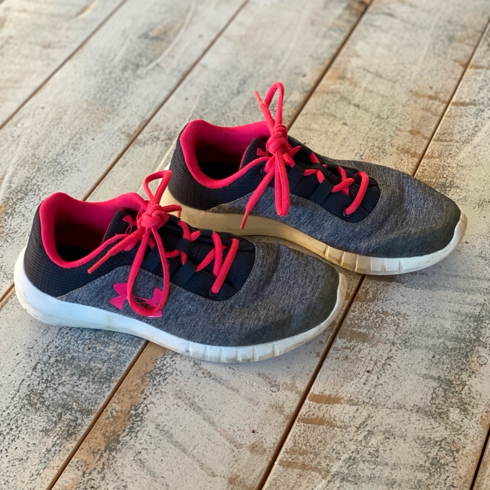 Under Armour Shoe Size 6 Grey Black & Pink